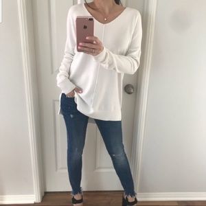 Whiye V-neck Sweater